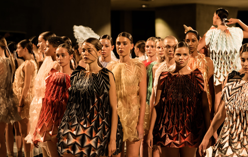 Fashion: Unfolded Catwalkshows | Jule Waibel